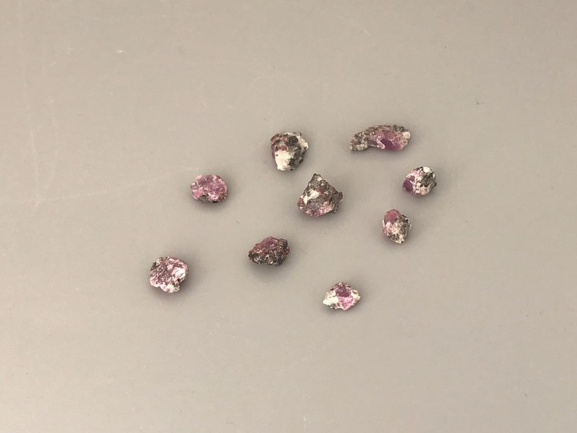 Корунд красный, кристалл 1,5х0,7х0,5 см GAL-0045, фото 1