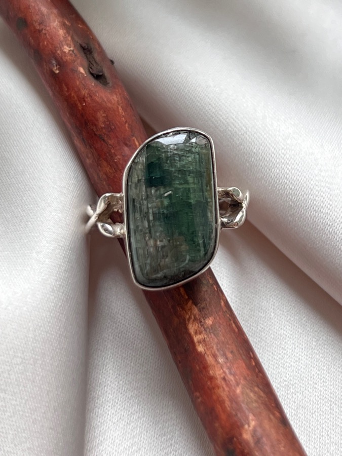 Кольцо из серебра с верделитом (зелёный турмалин),18,75 рвзмер U-1353, фото 1