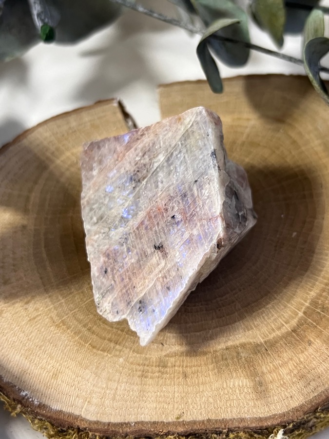 Беломорит (лунный камень), полированный срез 2,5 х 4 х 5,5 см SK-0136, фото 3