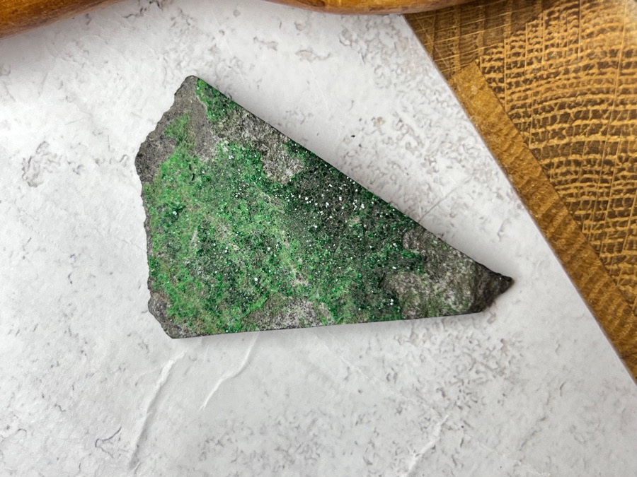 Уваровит (зелёный гранат), 1 х 3,2 х 5,5 см OBM-1423, фото 1