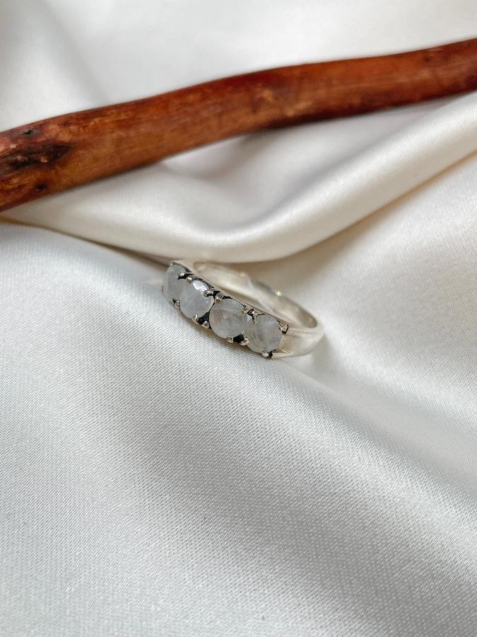 купить Кольцо из серебра с лунным камнем, 18,5 размер  , фото 2