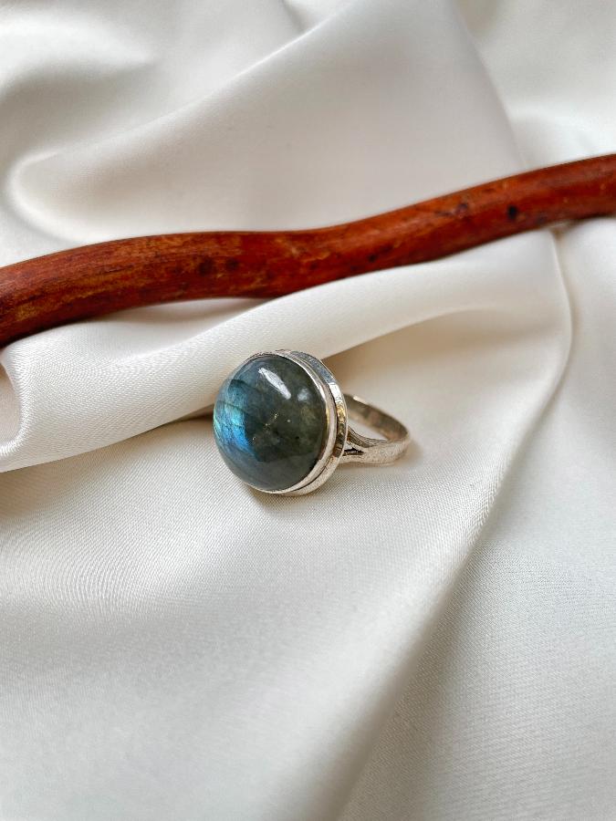 купить Кольцо из серебра с лабрадором,18,5 размер  , фото 2