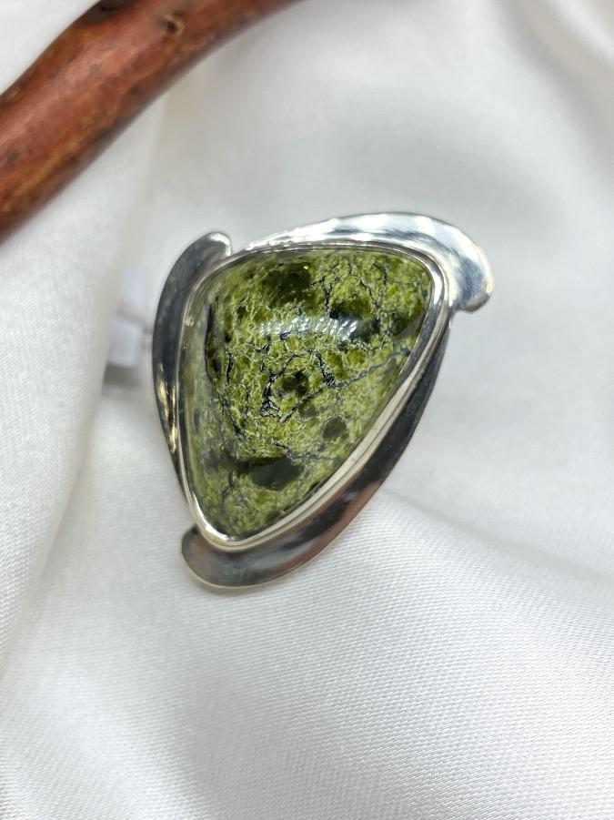 купить Кольцо из серебра с змеевиком, 16 размер  , фото 1