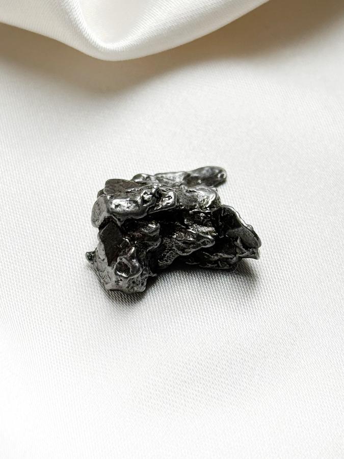 Метеорит, 1,6 х 2 х 1 см MT-0055, фото 3