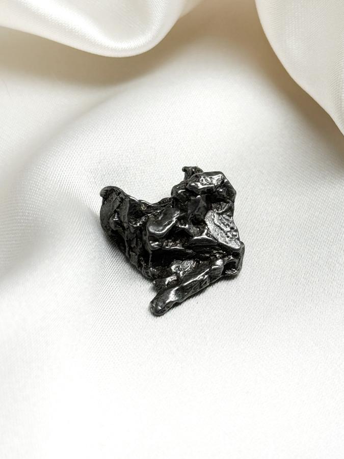 Метеорит, 1,6 х 2 х 1 см MT-0055, фото 2