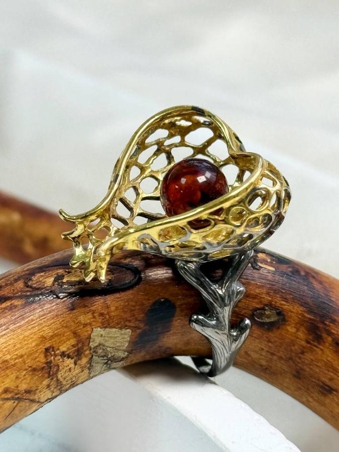 купить Кольцо из серебра с красным янтарем  , фото 1