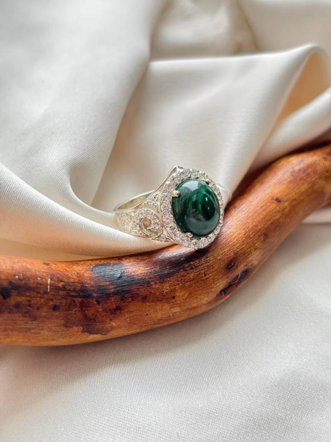 купить Кольцо из серебра с малахитом и фианитом  , фото 1