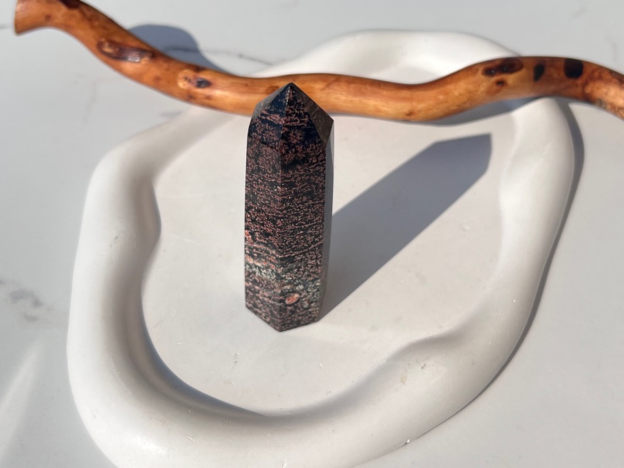 Столбик (обелиск) из чёрной яшмы, 2,9 х 2,9 х 8,8 см ST-0236, фото 2