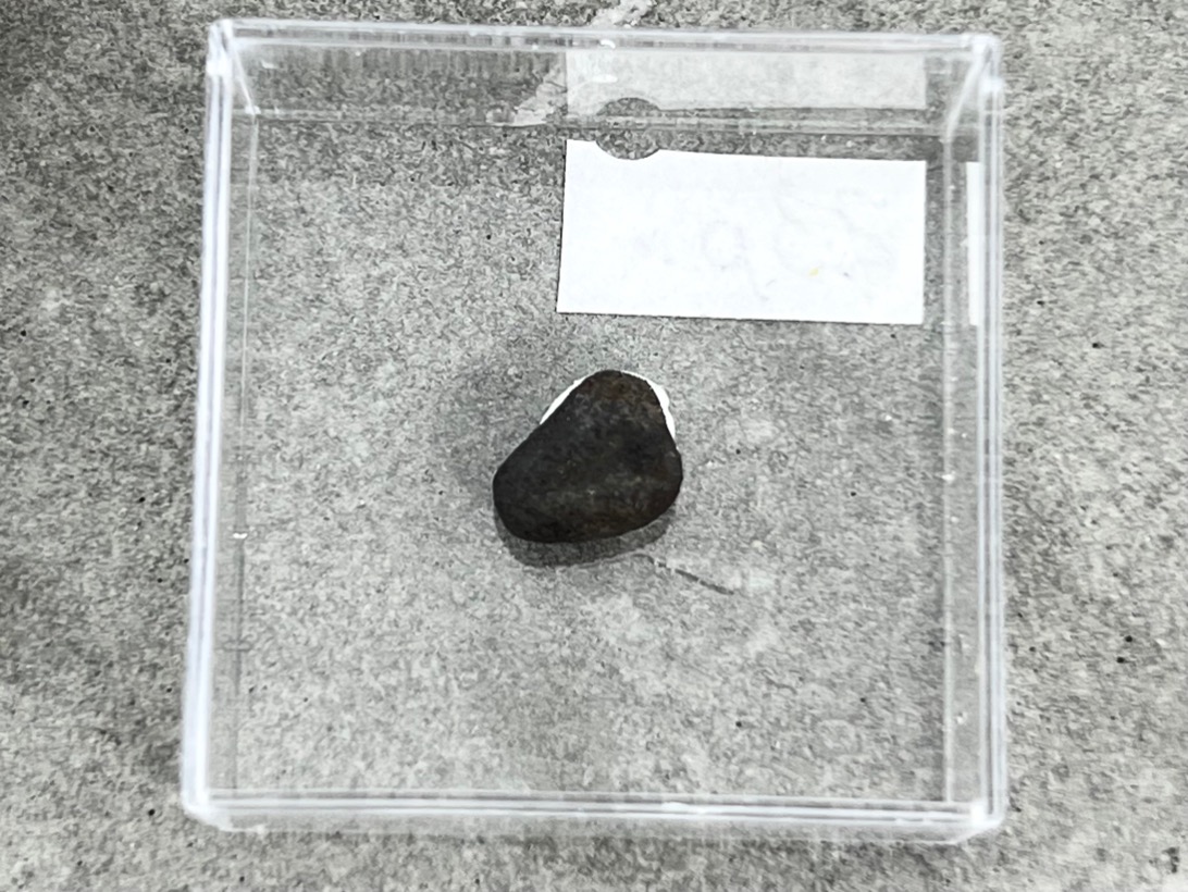 Метеорит каменный хондрит в пластиковом боксе MT-0024, фото 3