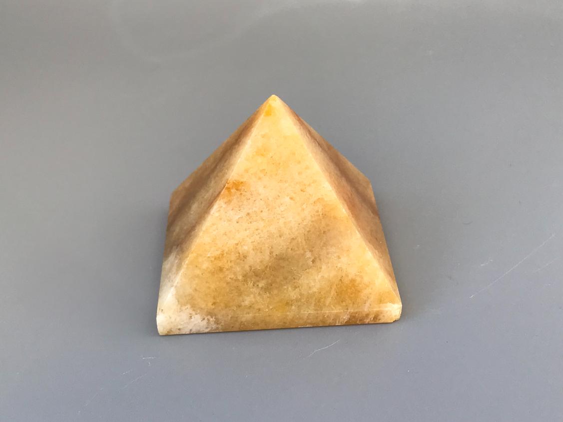 Пирамида из жёлтого авантюрина 4,6х5,3х5,3 см PR-0016, фото 1