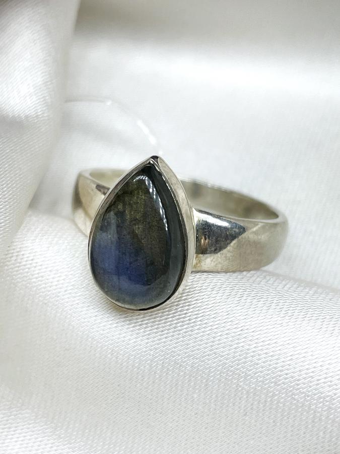 купить Кольцо из серебра с лабрадором, 17 размер  , фото 1