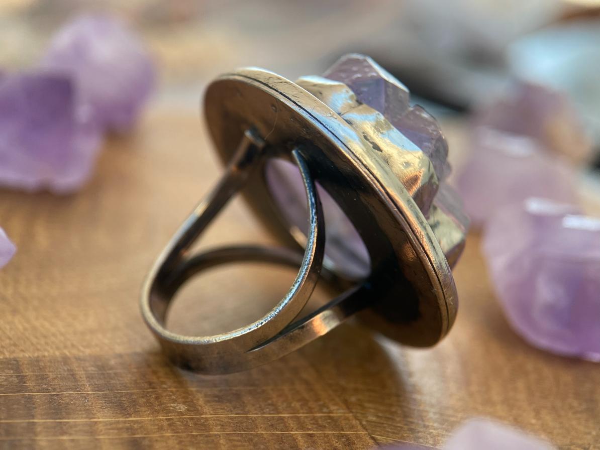 Купить Кольцо с кристаллом аметиста 18 размер от магазина В Мире Самоцветов