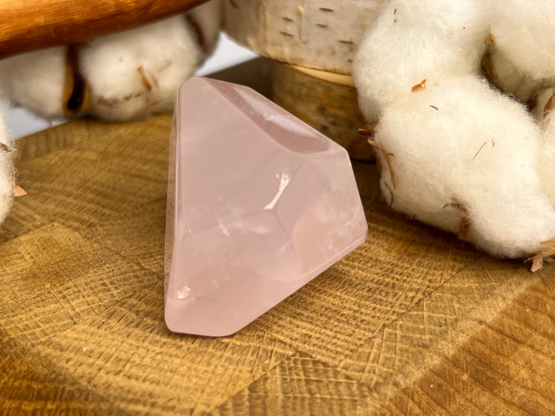 Розовый кварц, полировка 2,7 х 3 х 4 см POL-0258, фото 1