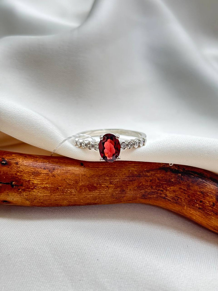 купить Кольцо из серебра с гранатом и фианитами  , фото 2