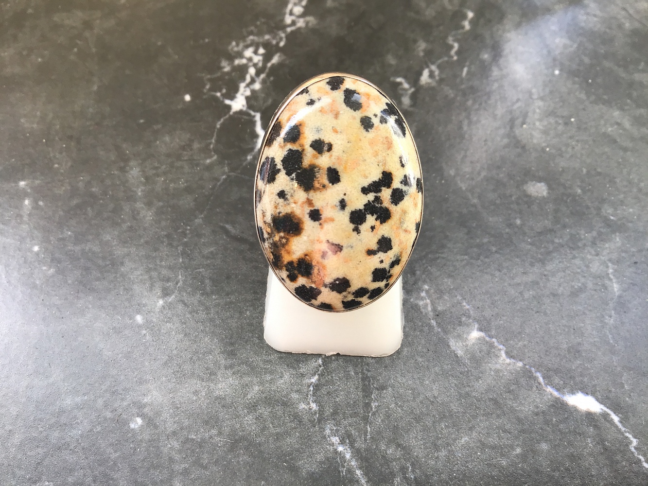 Купить Комплект с леопардовой яшмой: серьги и кольцо  от магазина В Мире Самоцветов