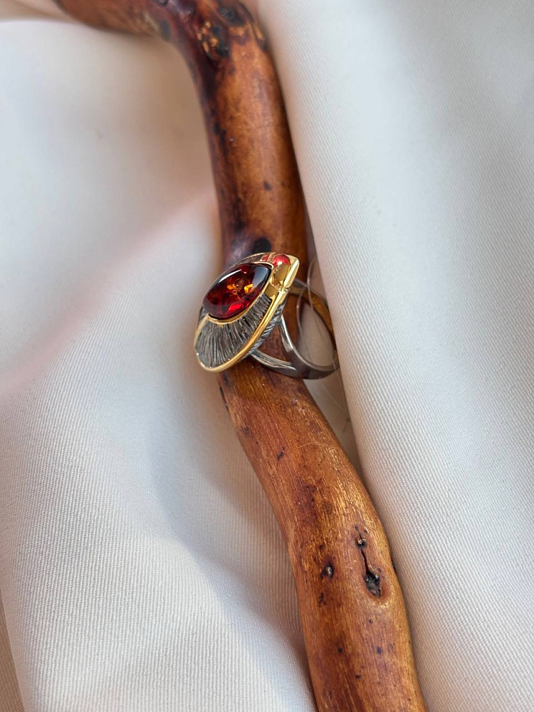 купить Кольцо из серебра с красным янтарем  , фото 1