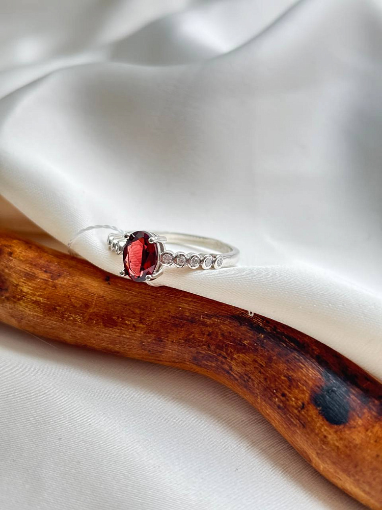 купить Кольцо из серебра с гранатом и фианитами  , фото 1