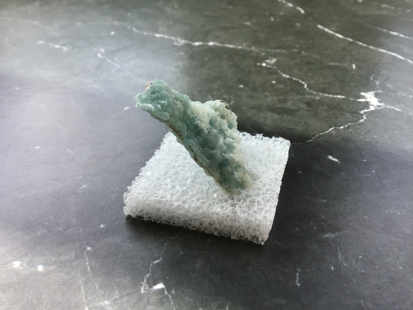 Гемиморфит 3,0 х 3,4 х 0,7 см OBM-0174, фото 1