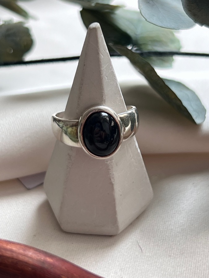 Кольцо из серебра с чёрным обсидианом, 17,75 размер U-983, фото 1