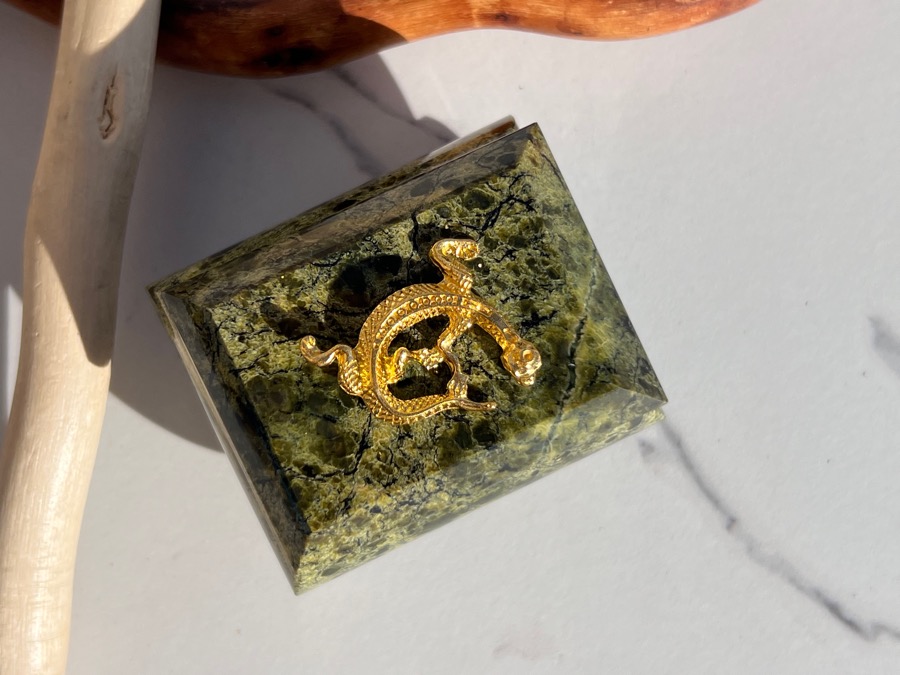 Шкатулка из змеевика с ящеркой на крышке 5,8 х 6,2 х 6,8 см SCH-0022, фото 3
