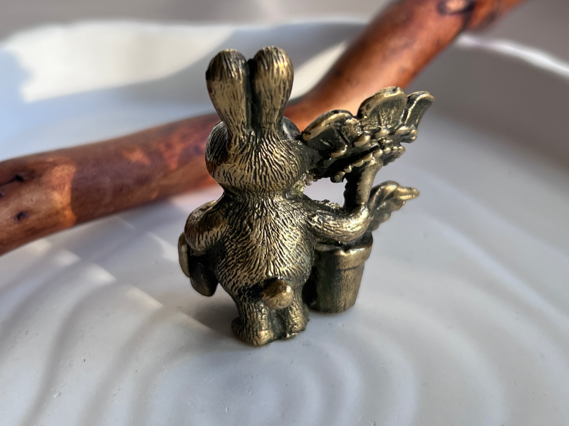 Колокольчик в виде зайца с подсолнухом из бронзы  FGB-0097, фото 3