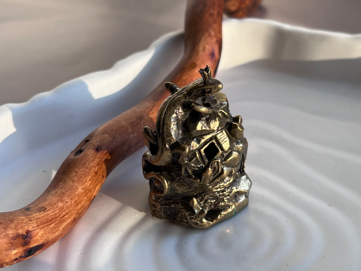 Колокольчик в виде ящерки с короной из бронзы  FGB-0091, фото 2