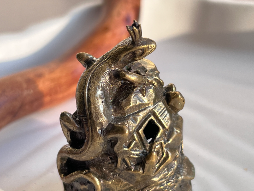 Колокольчик в виде ящерки с короной из бронзы  FGB-0091, фото 5