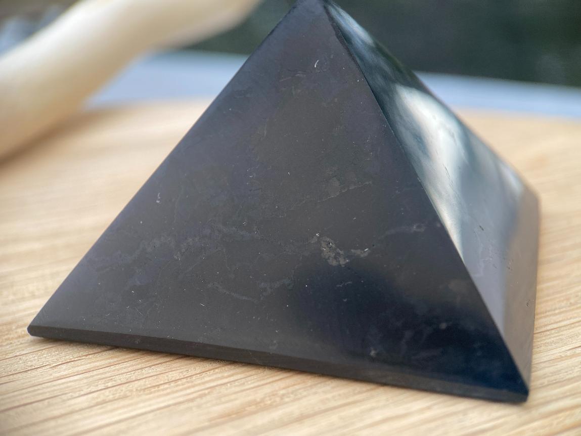 Пирамида из шунгита, 5,0 х 5,0 см. PR-0041, фото 1