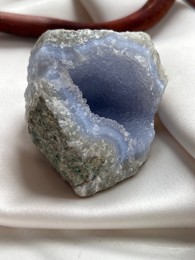 Сапфирин (Голубой агат), жеода 3,8 х 4,6 х 5,7 см ZHE-0065, фото 3