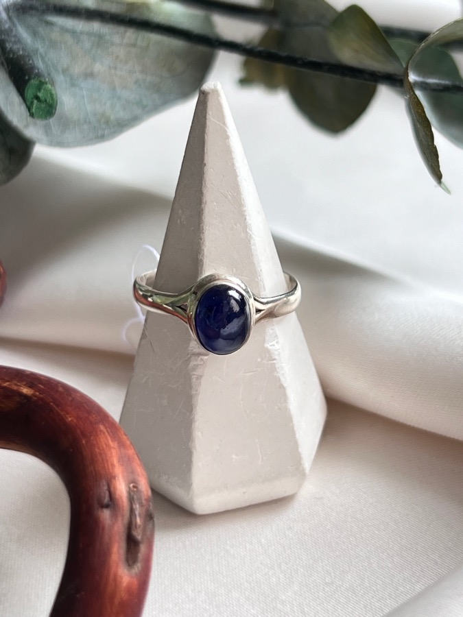Кольцо из серебра с сапфиром (синий корунд), 18,5 размер U-1245, фото 1