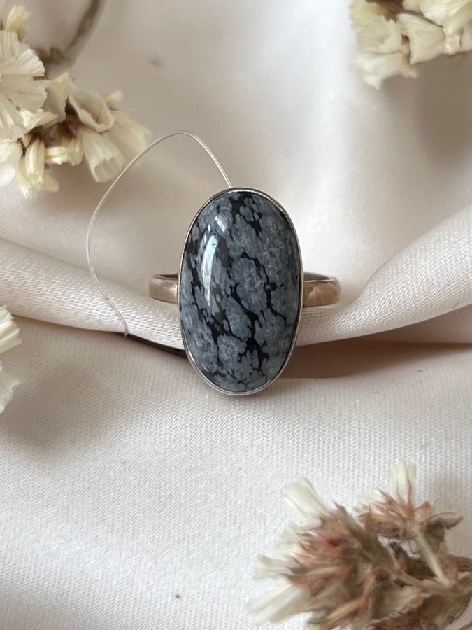Кольцо из серебра со снежным обсидианом, 18 размер 555756, фото 1