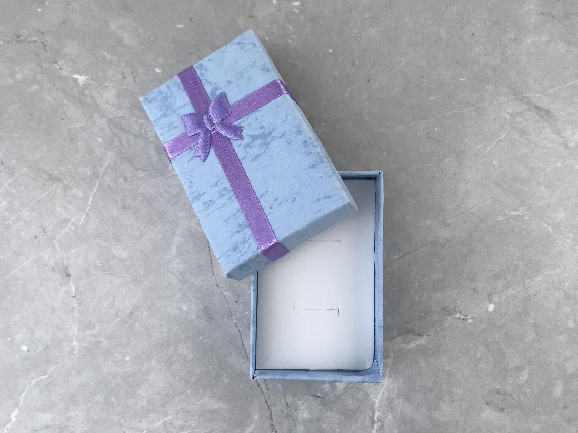 Подарочная голубая коробка с фиолетовым бантиком PDK-0010, фото 3