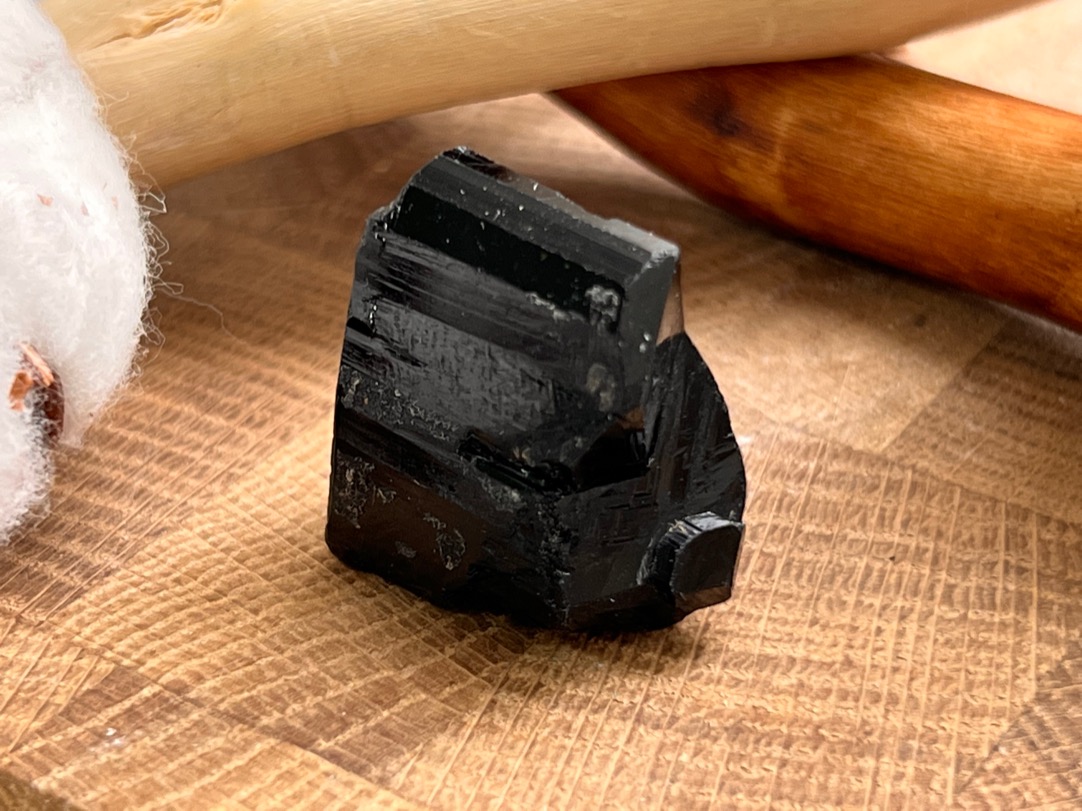 Шерл (чёрный турмалин), 1,5 х 2,7 х 2,8 см OBM-1039, фото 4