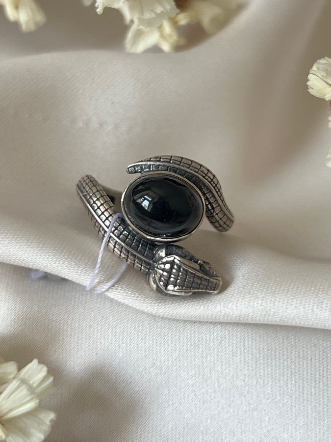 Кольцо из серебра в форме змеи с чёрным обсидианом, 17,5 размер U-510, фото 3