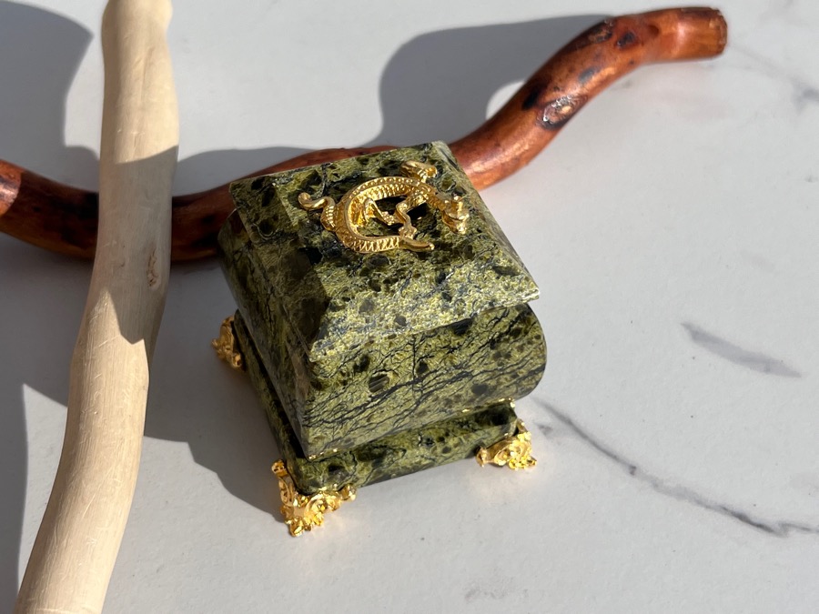Шкатулка из змеевика с ящеркой на крышке 5,8 х 5,8 х 6,5 см SCH-0024, фото 2