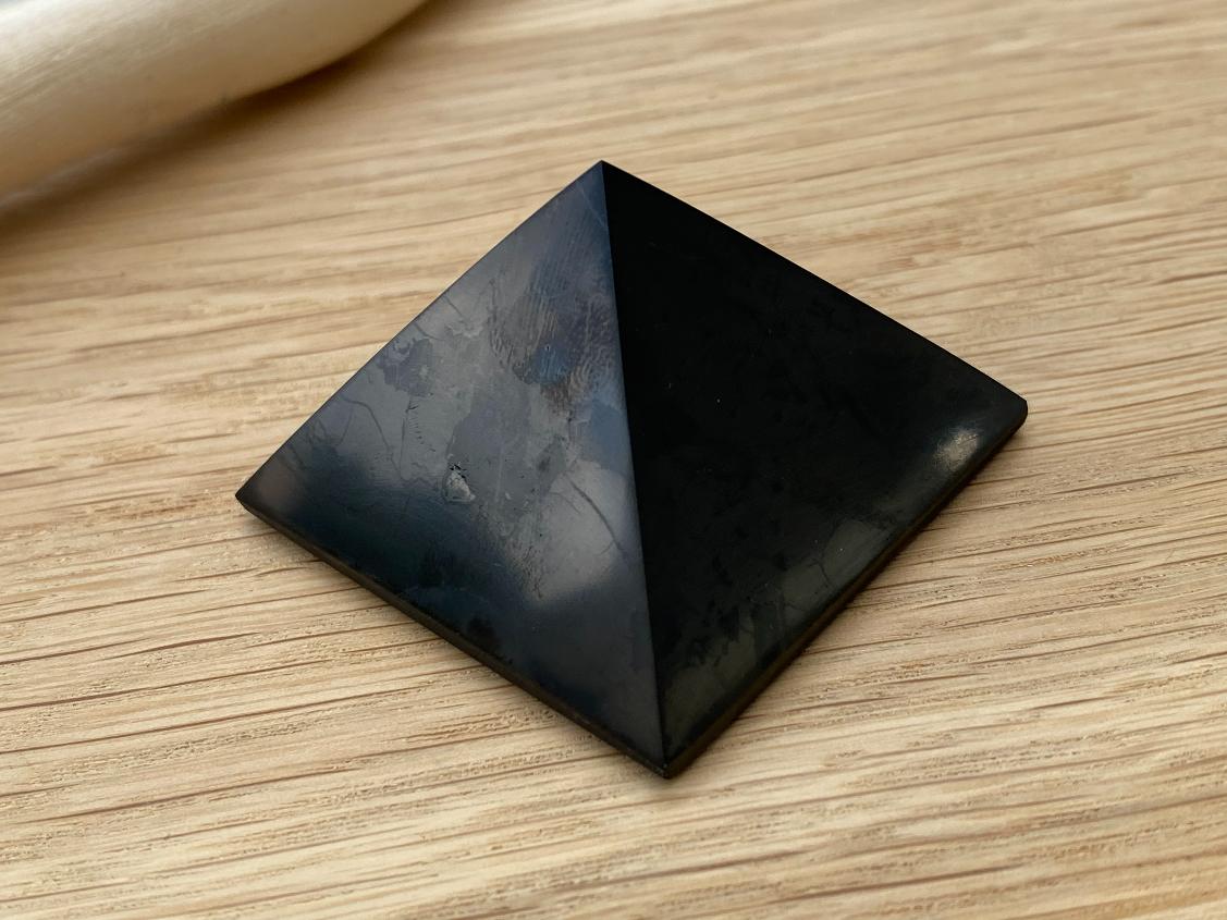 Пирамида из шунгита, 4,0 х 4,0 см. PR-0040, фото 3