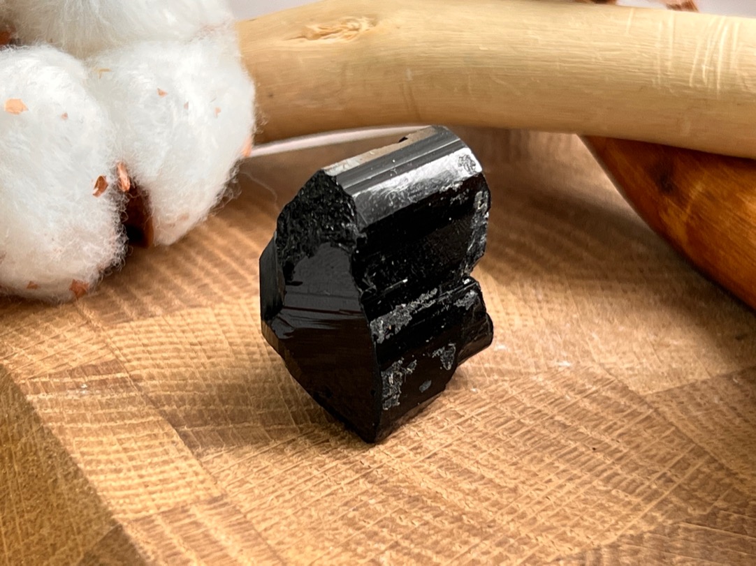 Шерл (чёрный турмалин), 1,5 х 2,7 х 2,8 см OBM-1039, фото 3