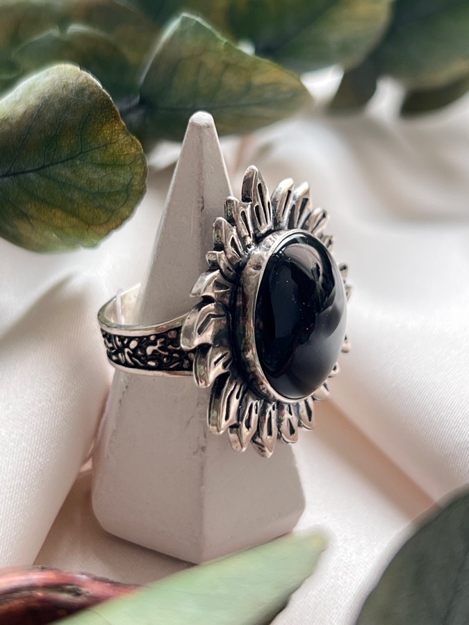 Кольцо из серебра в форме подсолнуха с чёрным нефритом, 18,5 размер U-1215, фото 3