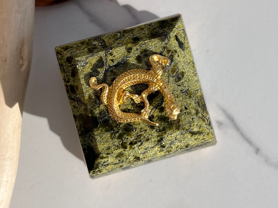 Шкатулка из змеевика с ящеркой на крышке 5,8 х 5,8 х 6,5 см SCH-0024, фото 4