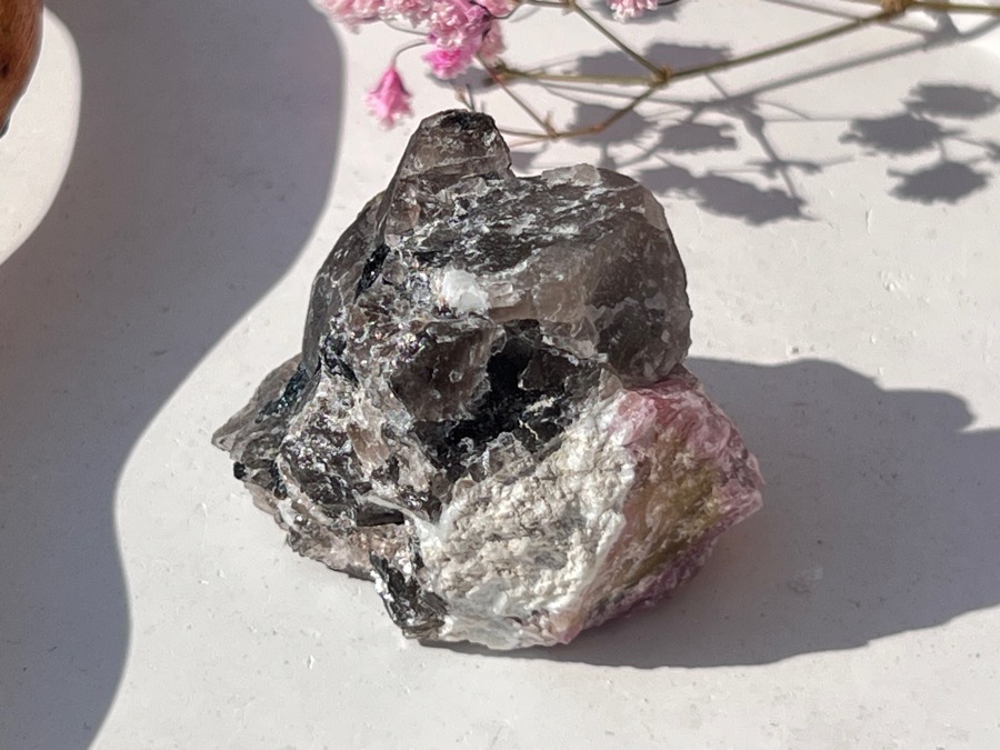 Рубеллит, кварц, давит 3,5 х 3.8 х 4,4 см OBM-1217, фото 4